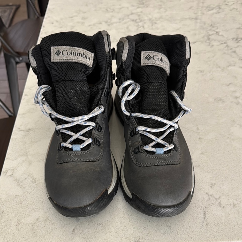 Columbia Black Lace Up Boots with Durable Sole